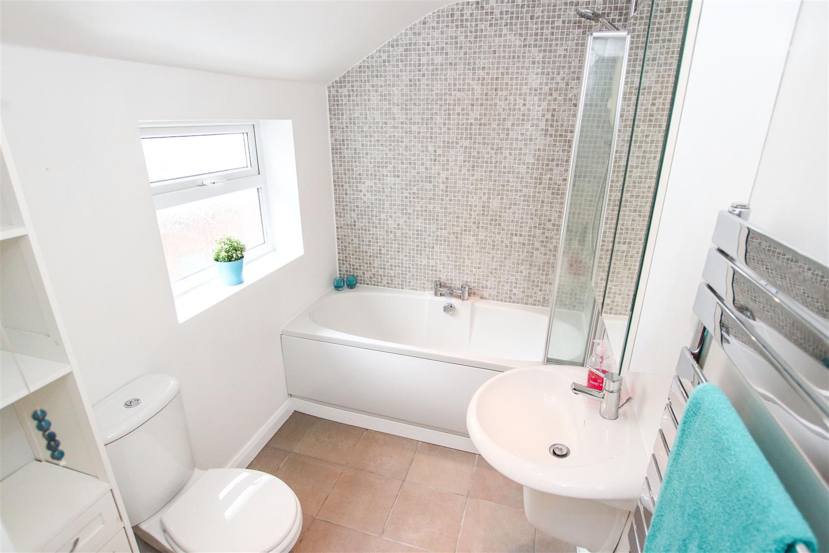 GROUND FLOOR BATHROOM